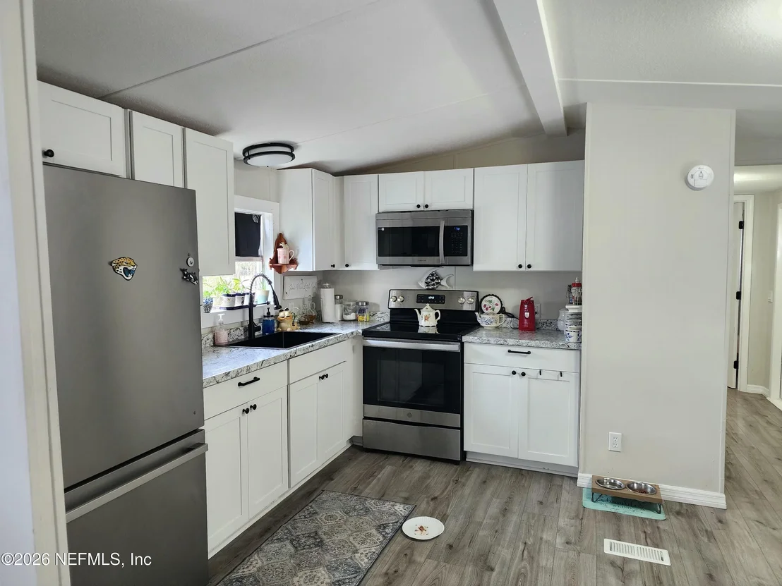 Photo of 231 LAKEVIEW Court