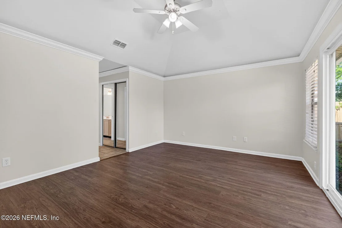 Photo of 121 E NOTTINGHAM Drive