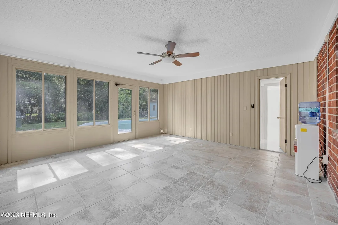 Photo of 2233 MAPLE LEAF Drive E