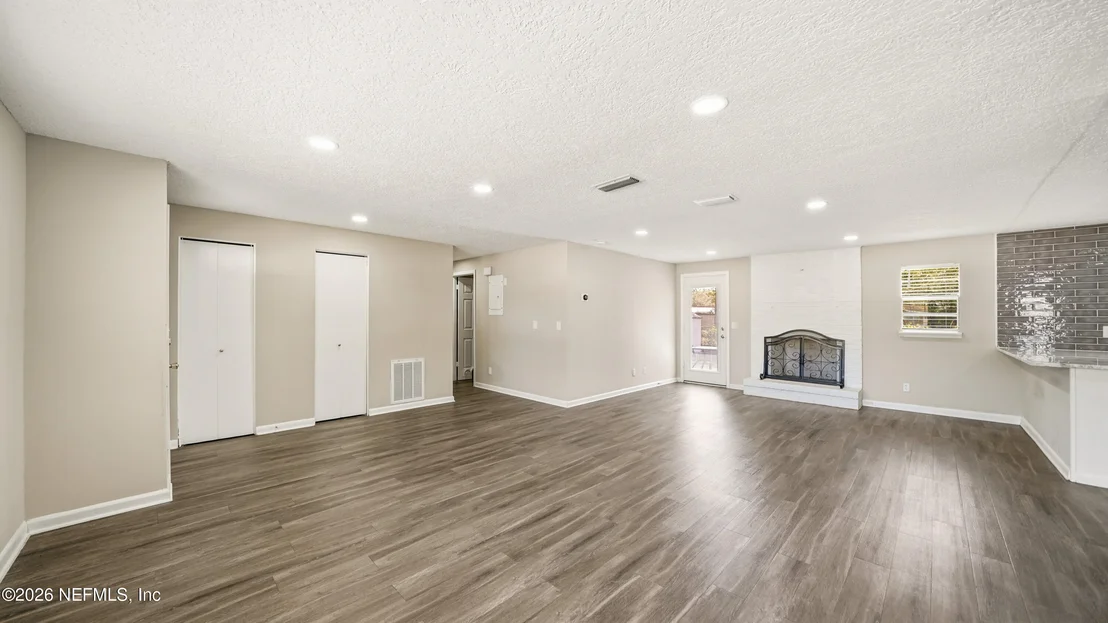 Photo of 586 MADEIRA Drive