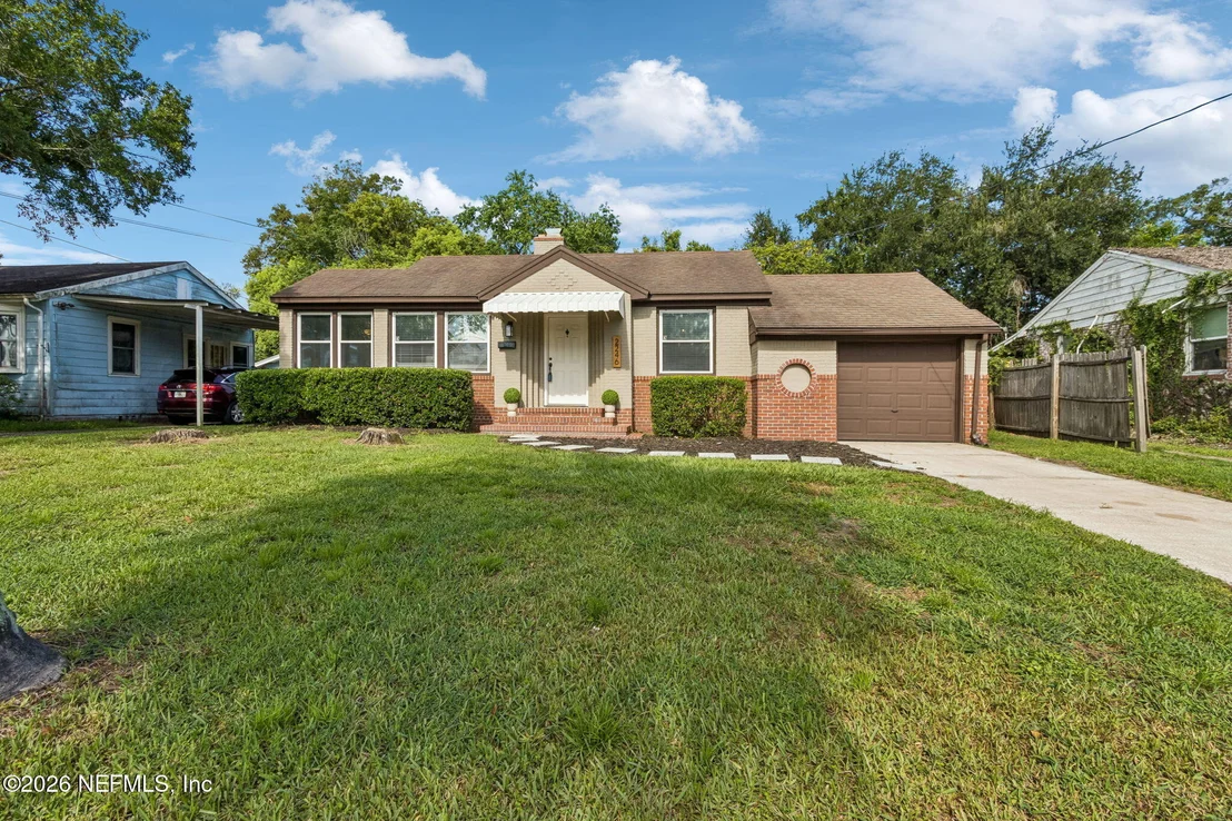 Photo of 2246 REDFERN Road