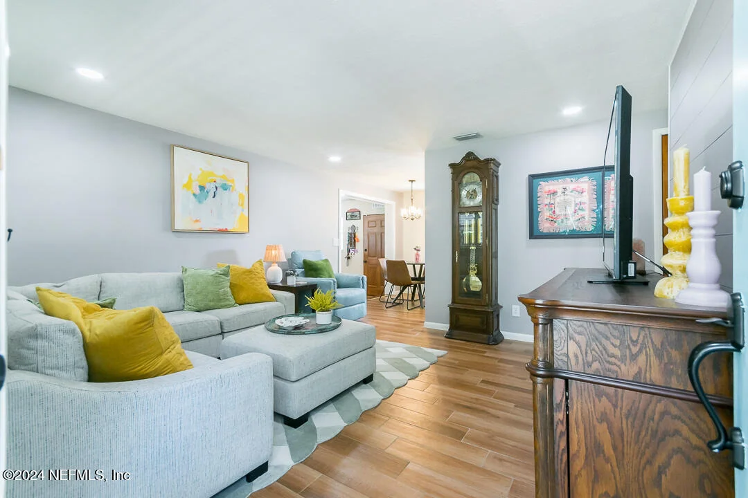 Photo of 330 BONNLYN Drive