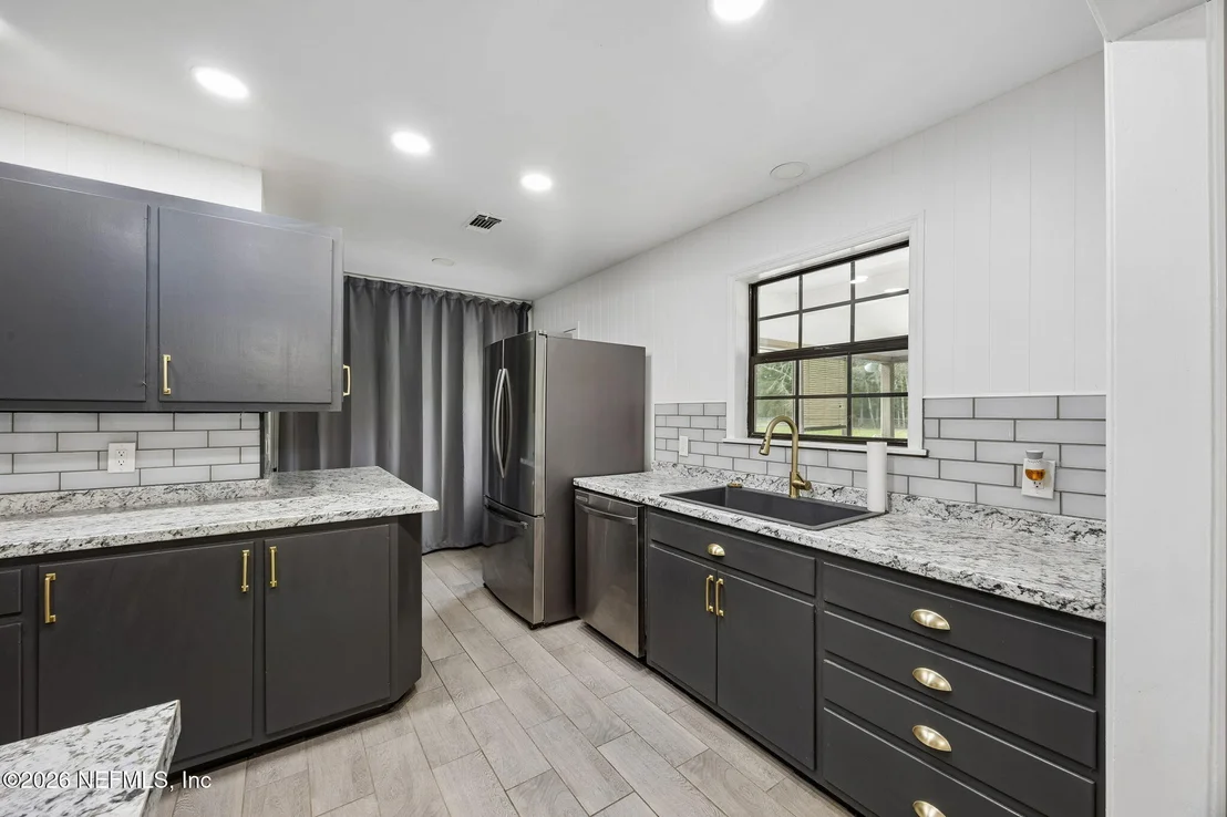 Photo of 1184 SURREY Glen