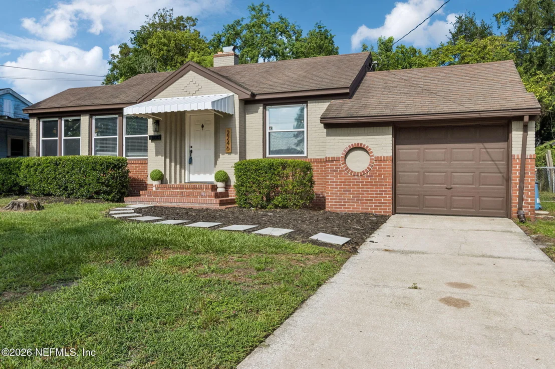 Photo of 2246 REDFERN Road