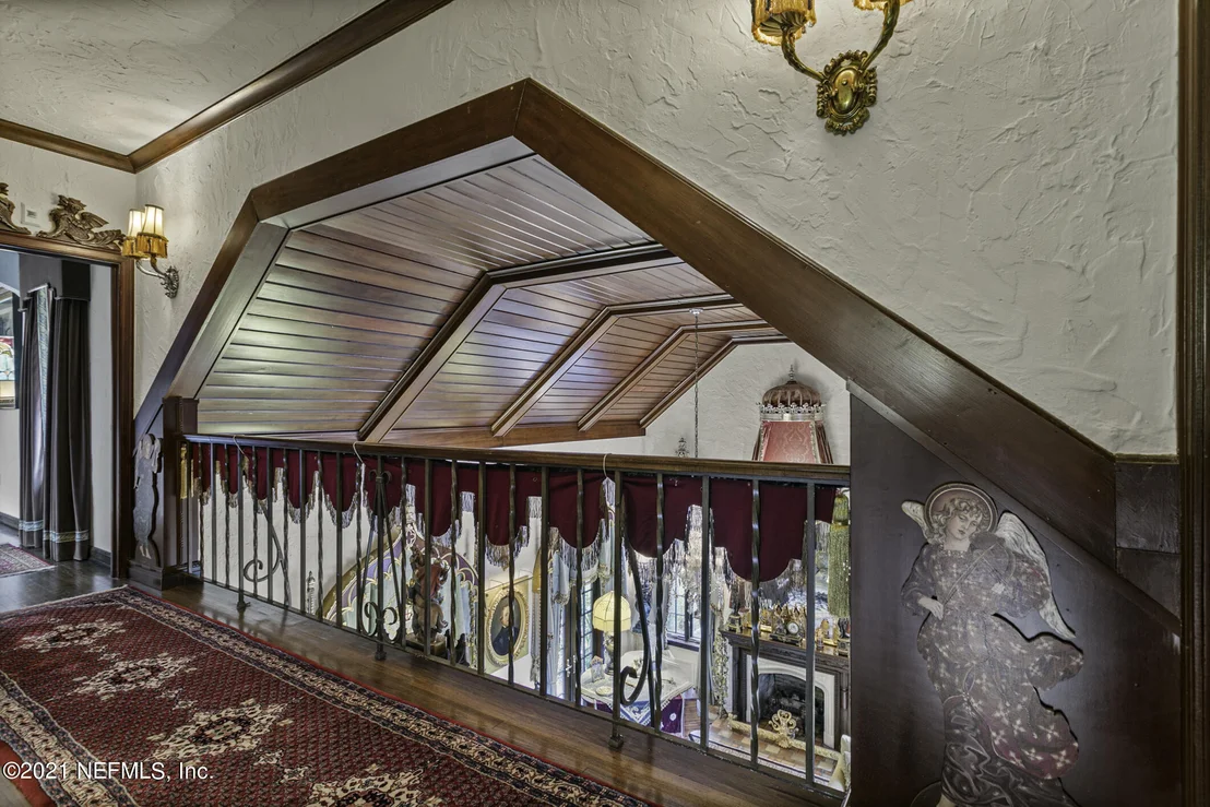 Photo of 927 ARBOR Lane