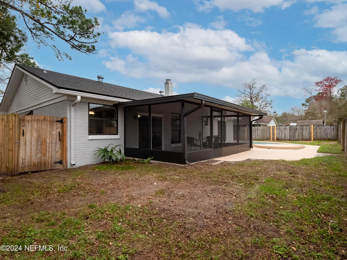 Photo of 8327 POINTER Drive N