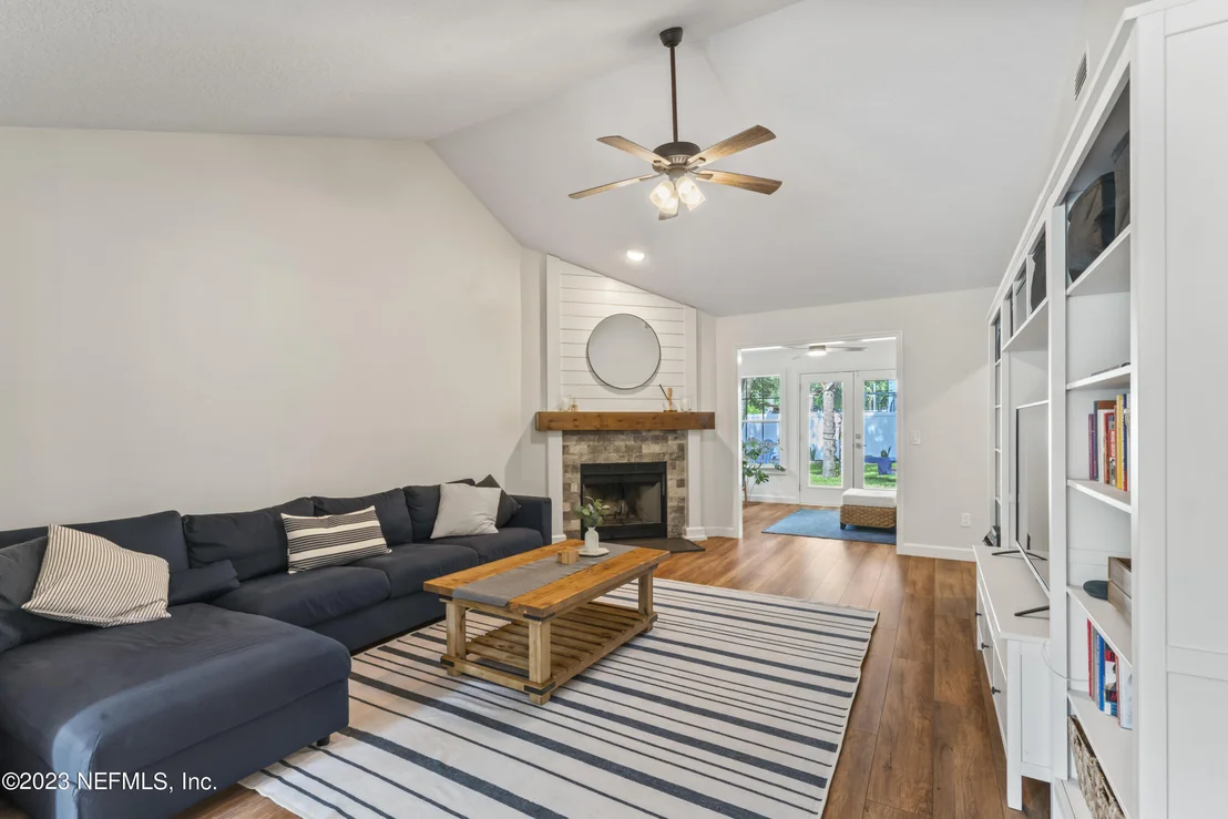 Photo of 1100 LINKSIDE Drive