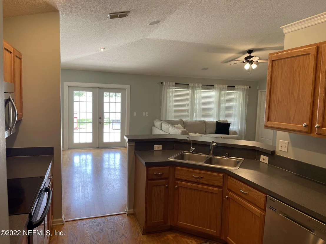 Photo of 1053 BUTTERCUP Drive