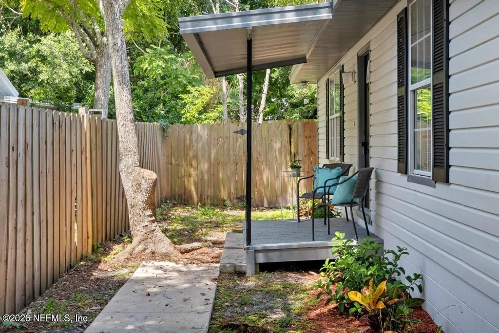 Photo of 215 NESMITH Avenue