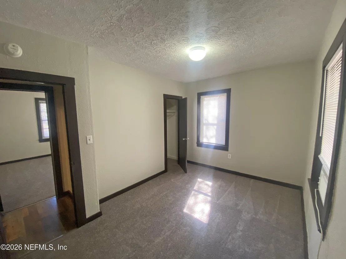 Photo of 401 N CHERRY Street