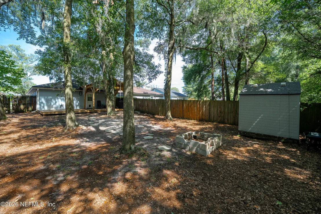 Photo of 877 JACKSON Road