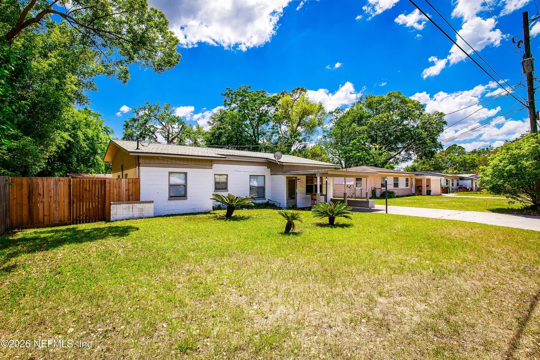 Photo of 5242 HELM Avenue