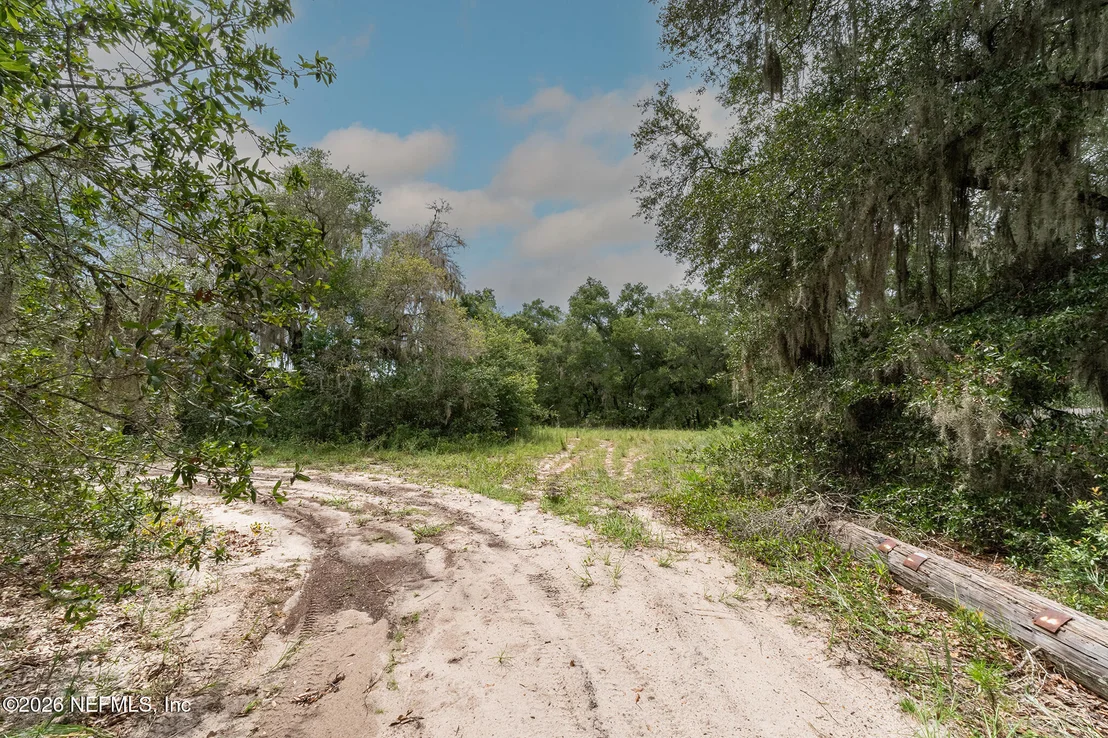 Photo of 103 SEMINOLE Drive