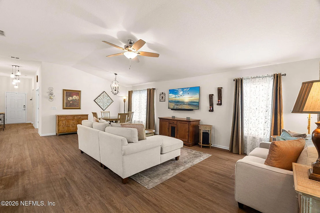 Photo of 332 PALACE Drive
