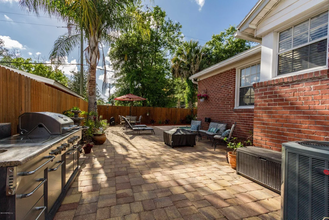 Photo of 2150 TRAYMORE Road