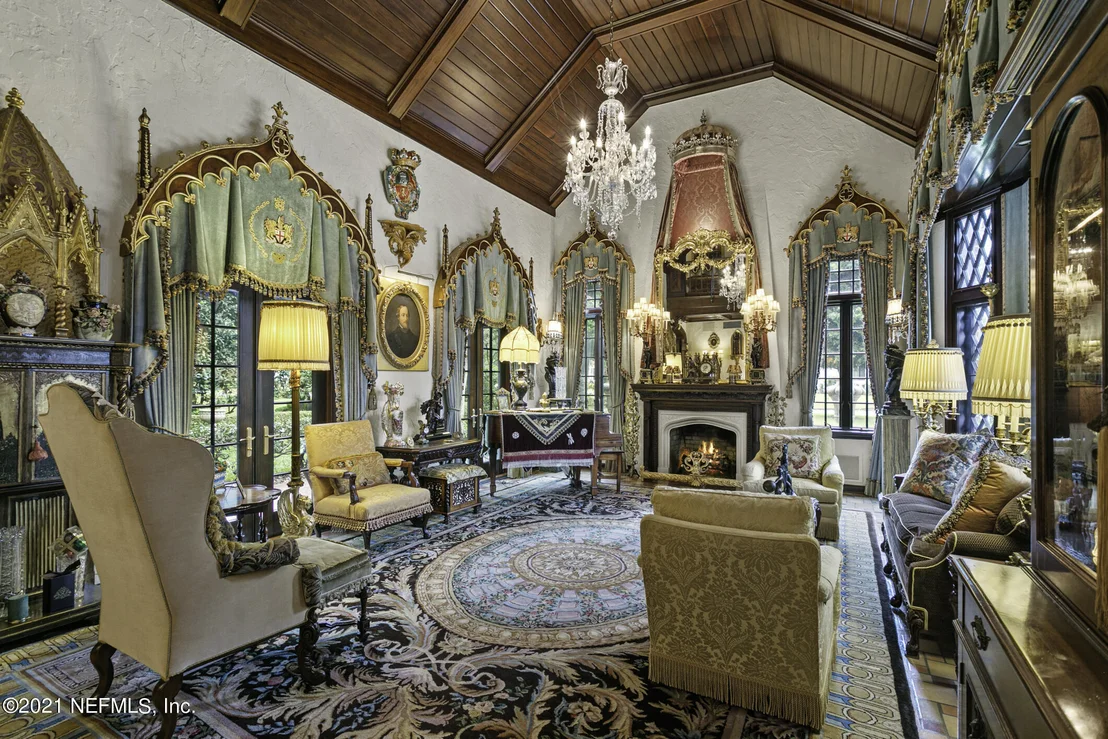 Photo of 927 ARBOR Lane