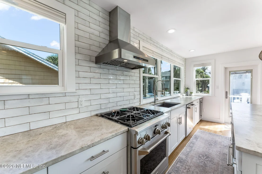 Photo of 1242 BEACH Avenue