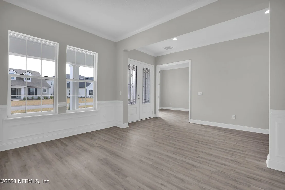 Photo of 162 LOMOND Court