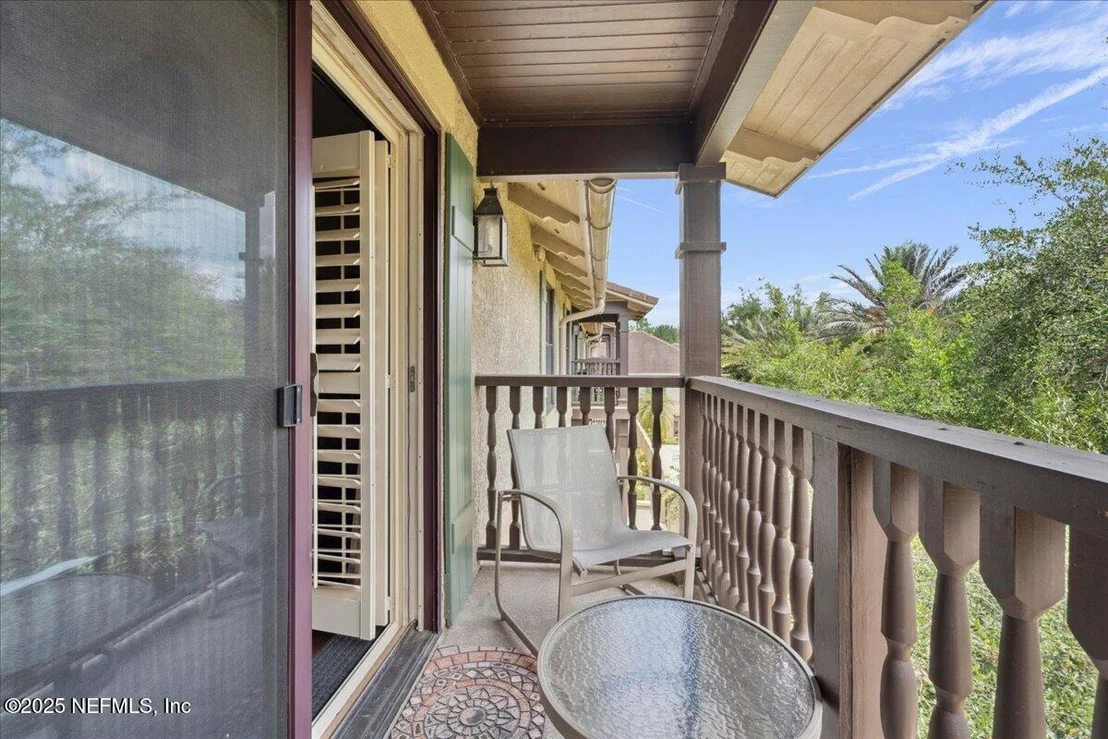 Photo of Unit 302 at 955 REGISTRY Boulevard
