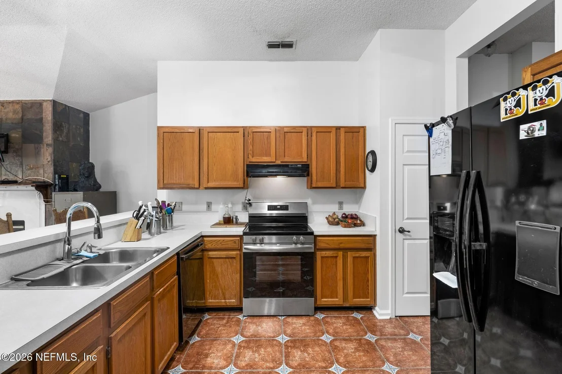 Photo of 4325 APPLE TREE Place