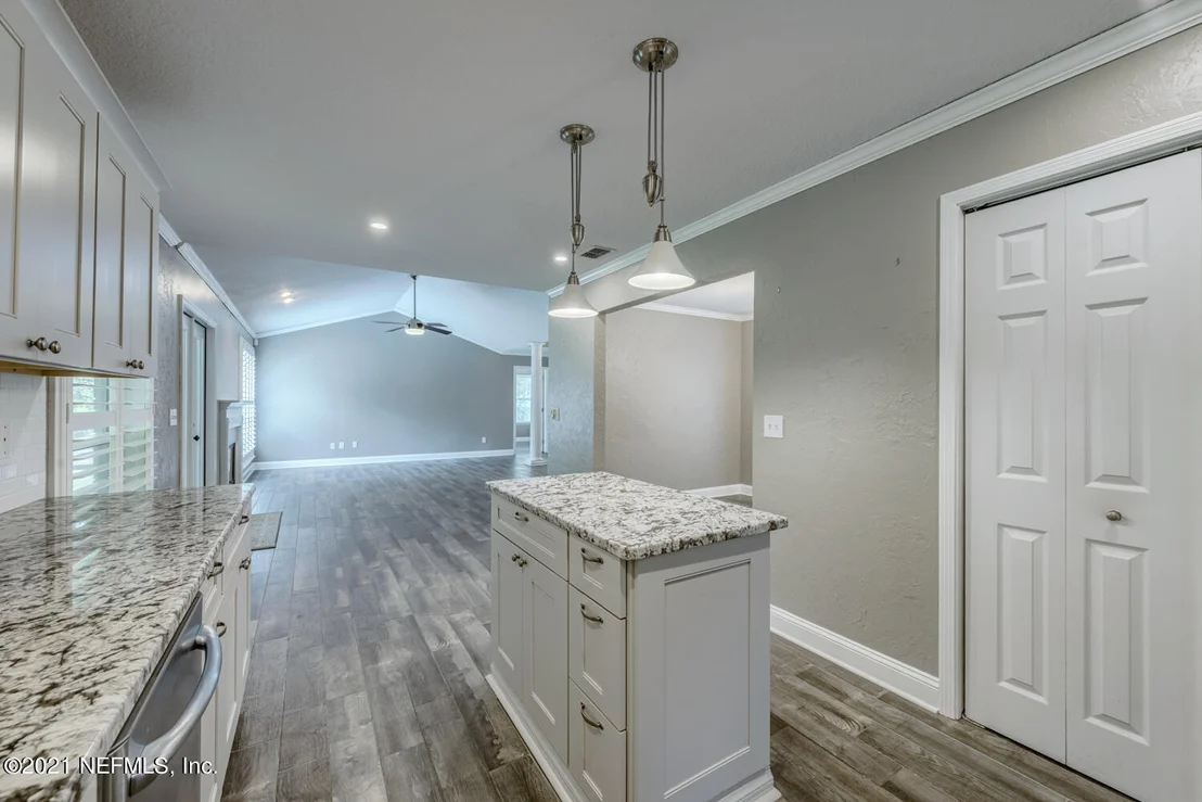 Photo of 370 CIRCLE Drive W