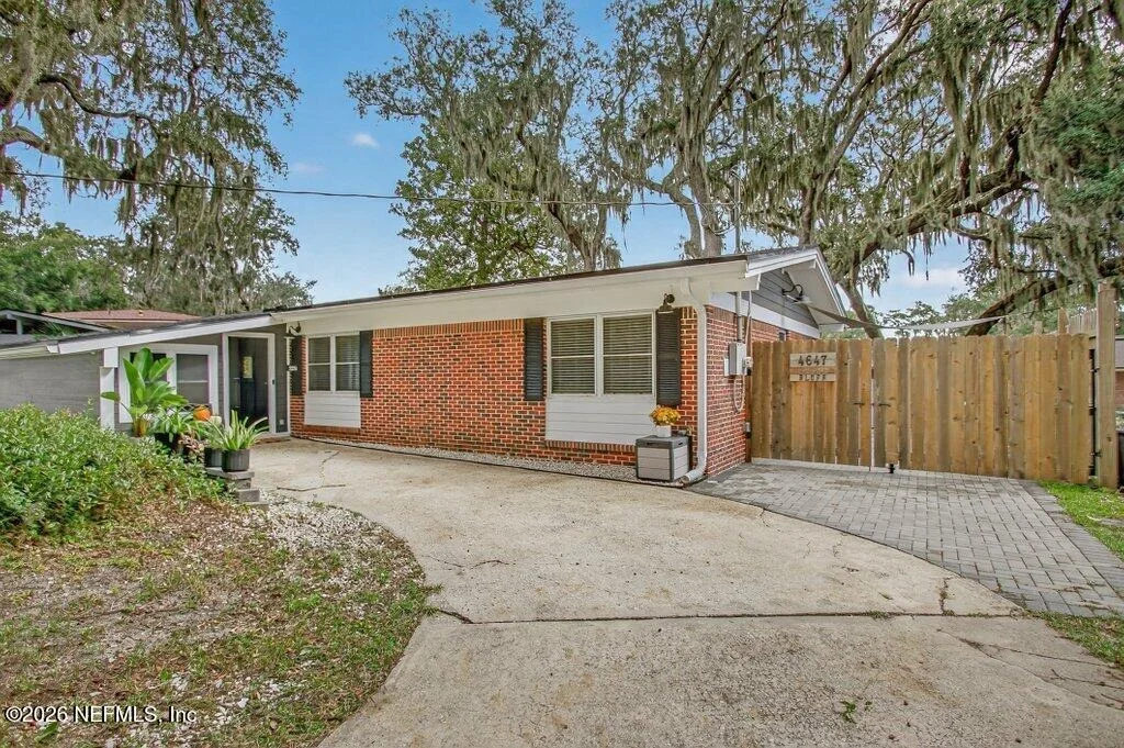 Photo of 4647 BLUFF Avenue
