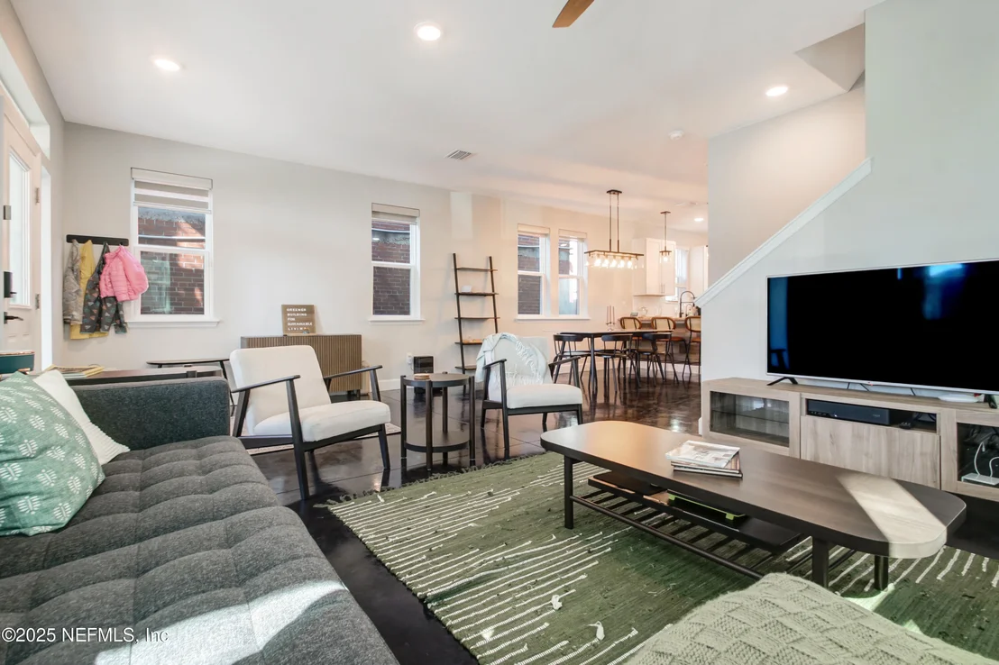 Photo of 1245 WALNUT Street