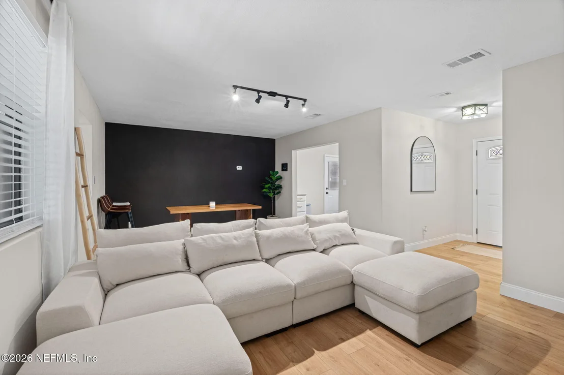 Photo of 926 NIGHTINGALE Road