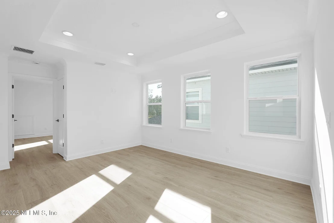 Photo of 299 REFLECTIONS Avenue