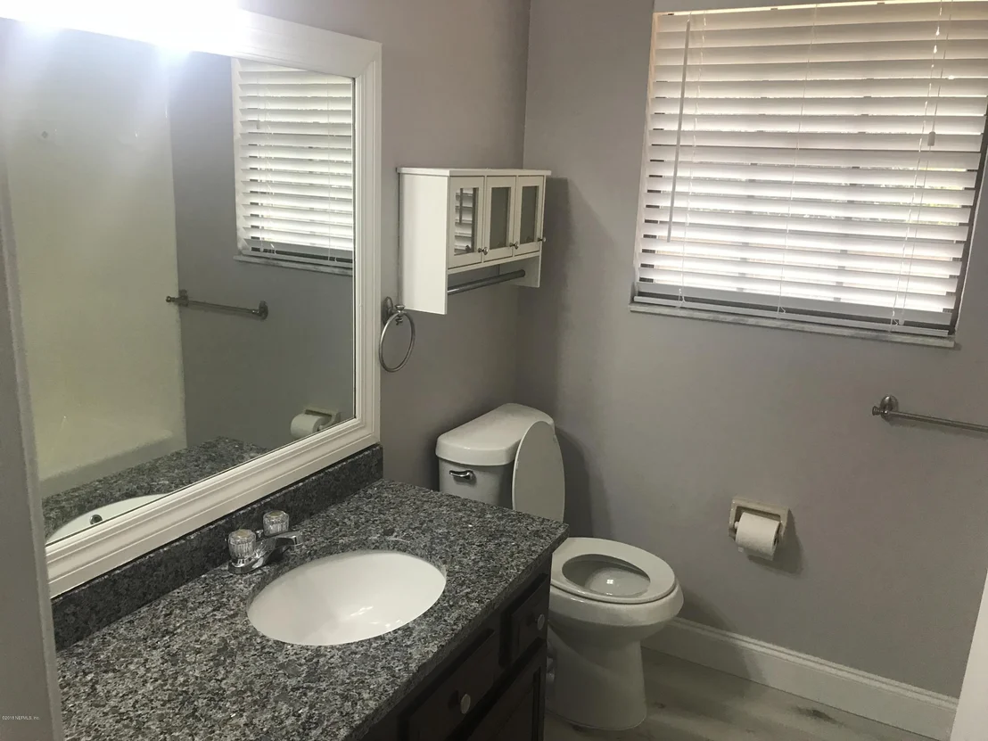 Photo of 901 MIDDLERIDGE Court