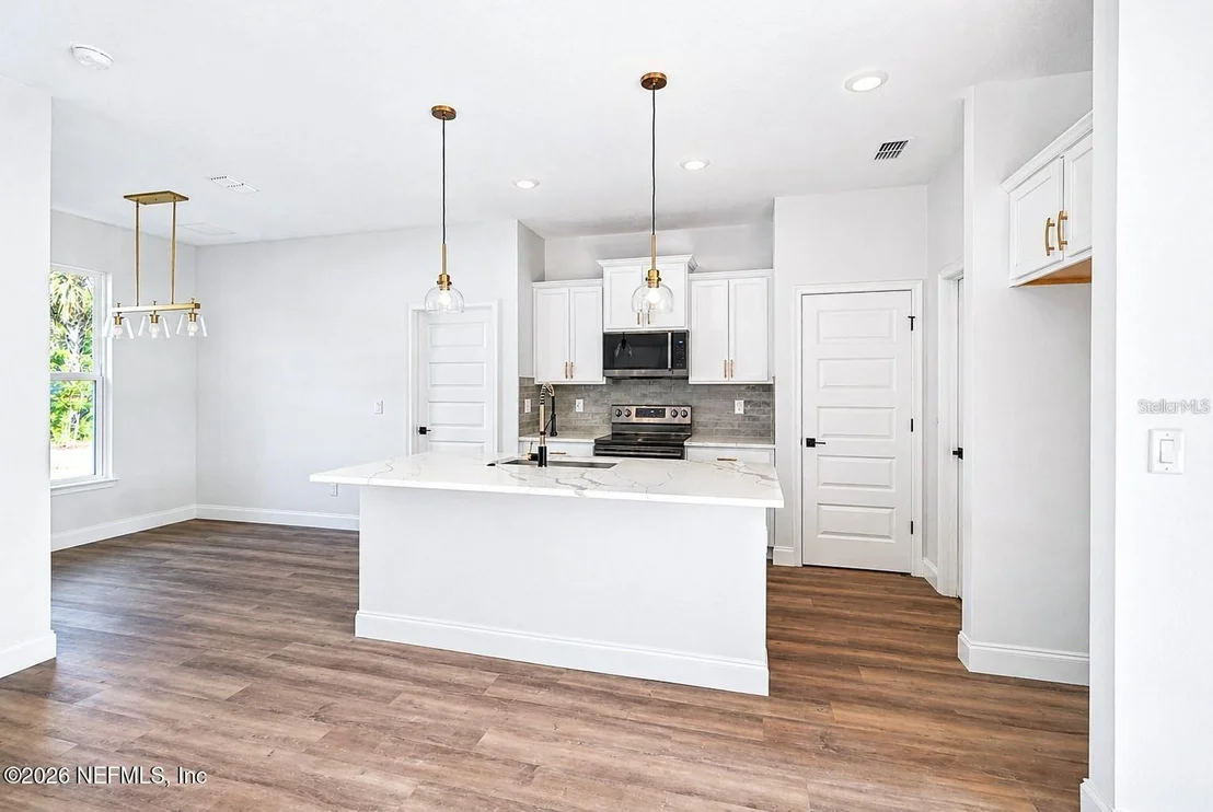 Photo of 14 RENSHAW Drive