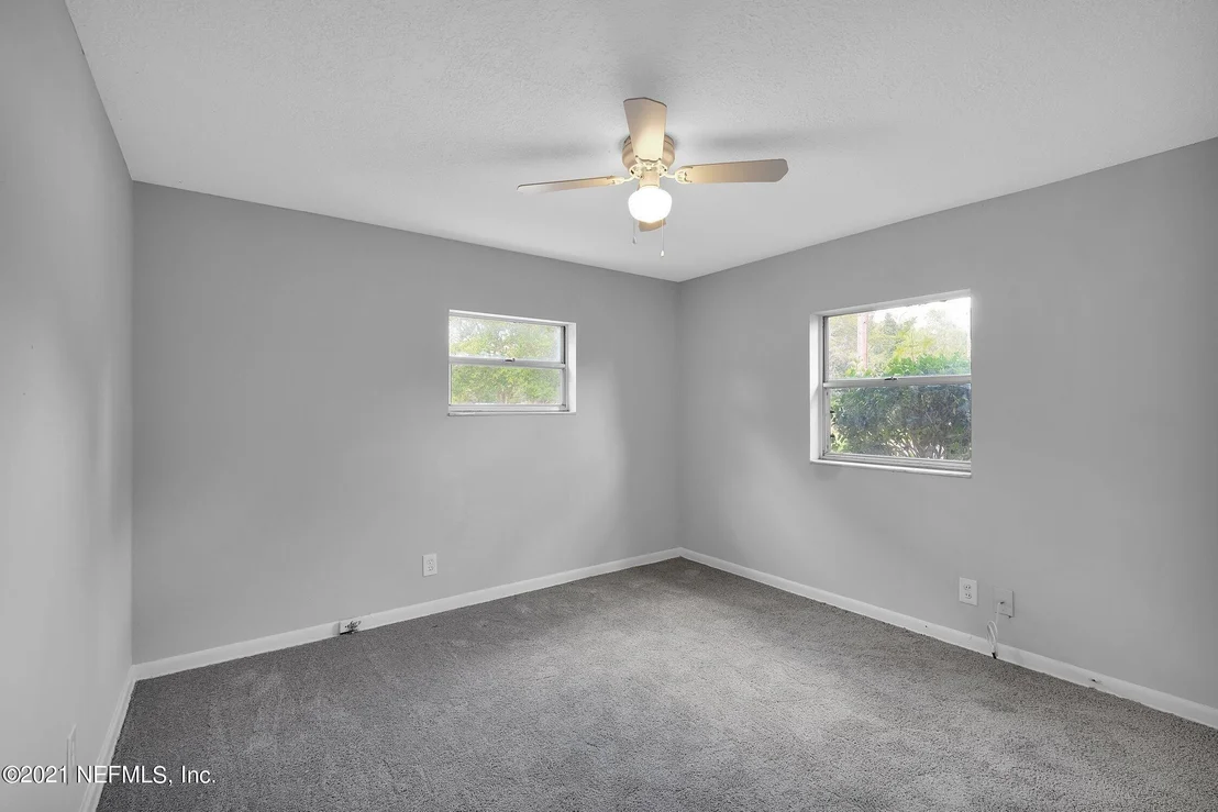 Photo of 390 WOODSIDE Drive
