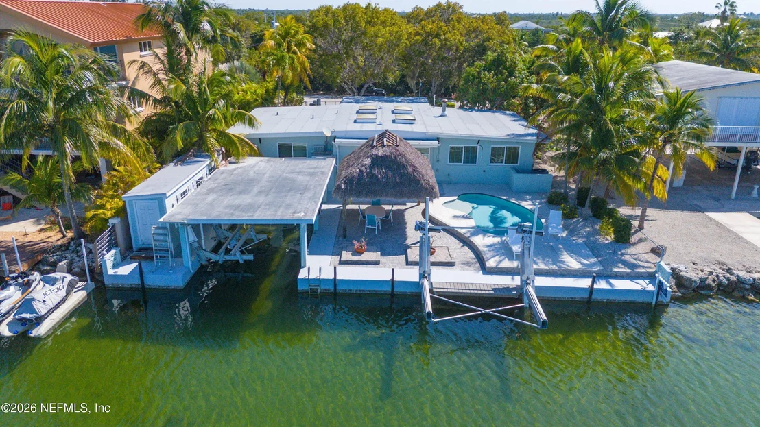 Photo of 1136 W SHORE Drive