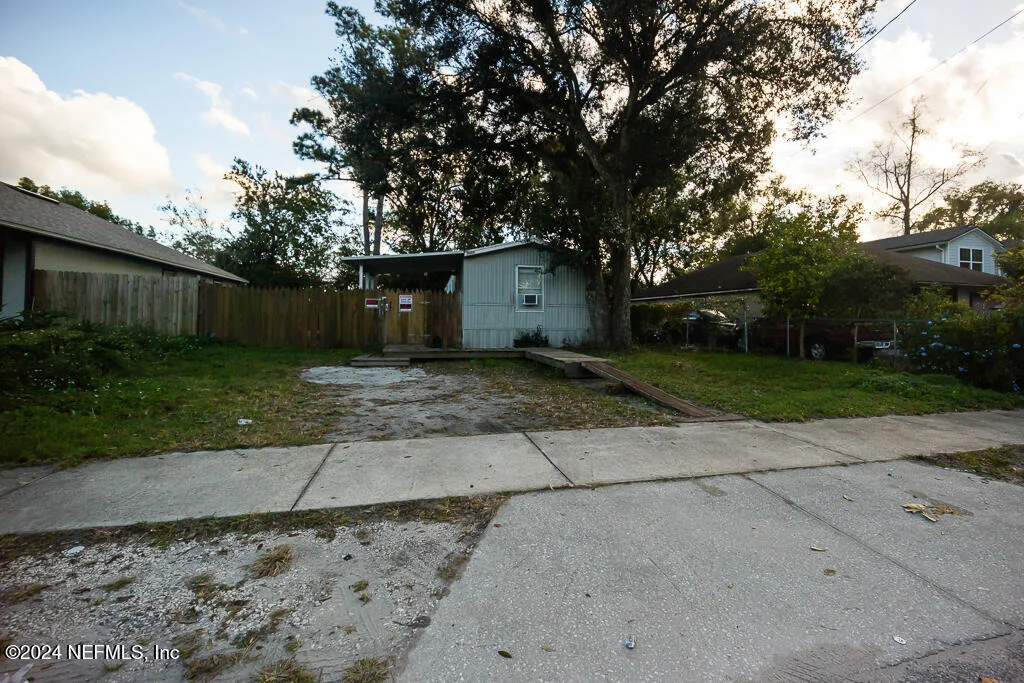 Photo of 9008 DANDY Avenue