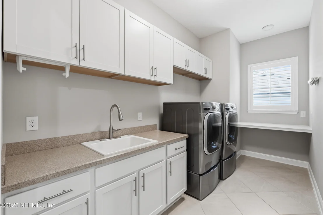 Photo of 2637 OAKGROVE Avenue