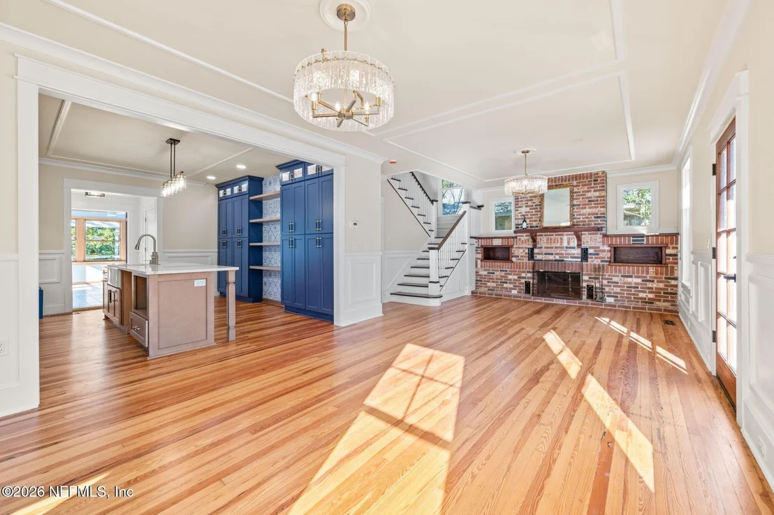 Photo of 142 WASHINGTON Street
