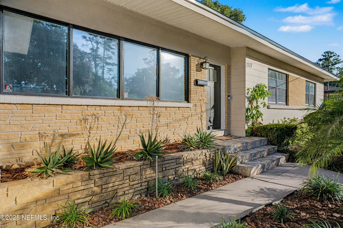 Photo of 2537 BUTTONWOOD Drive