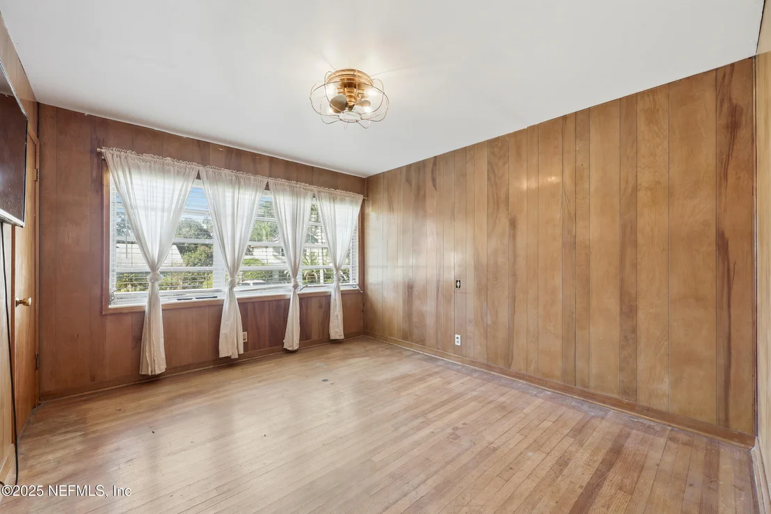 Photo of 1315 MAYFAIR Road
