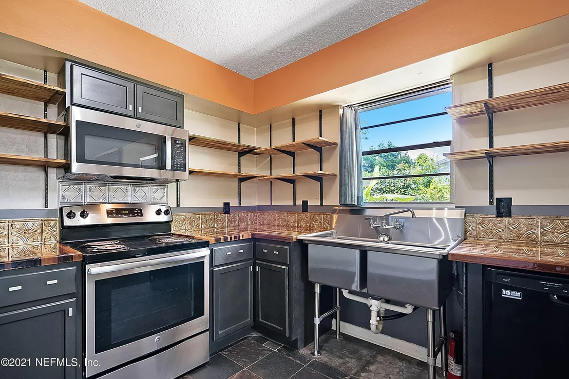 Photo of 1105 ELM Street