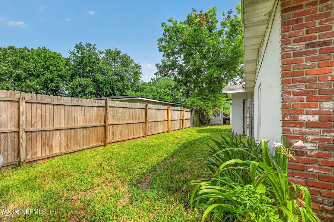Photo of 1212 CRESTFIELD Road