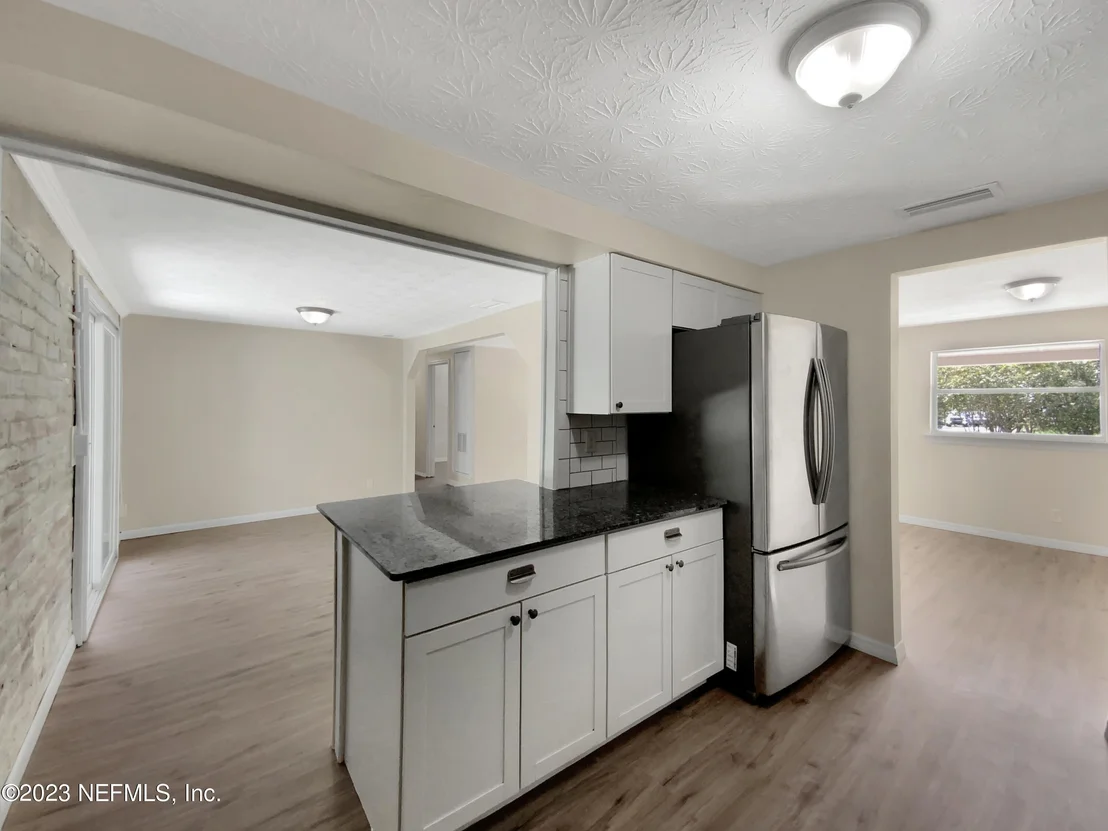 Photo of 413 SIGSBEE Road