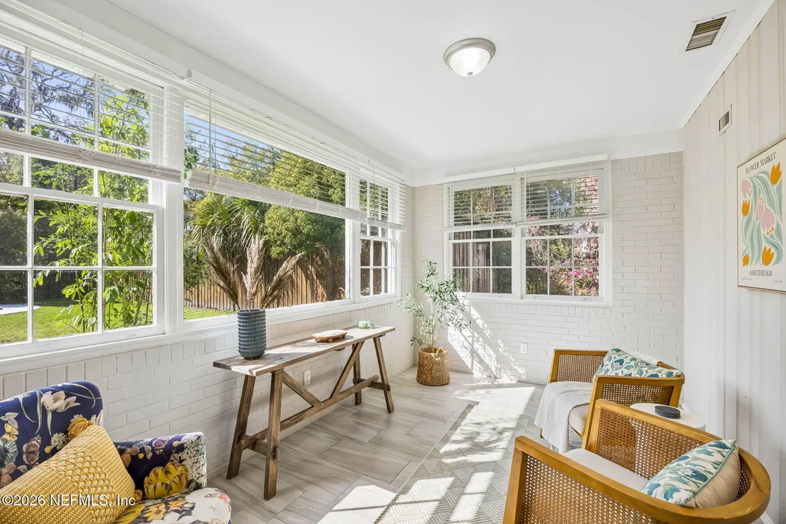 Photo of 4844 ALGONQUIN Avenue