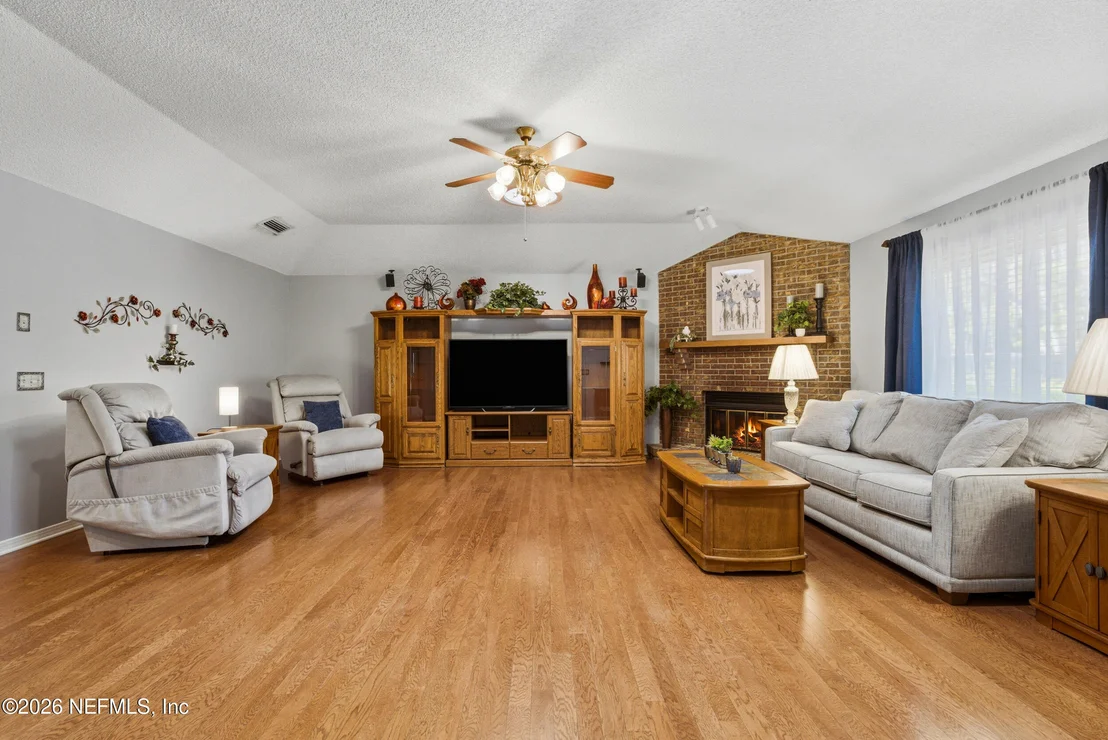 Photo of 752 CAMERON Drive
