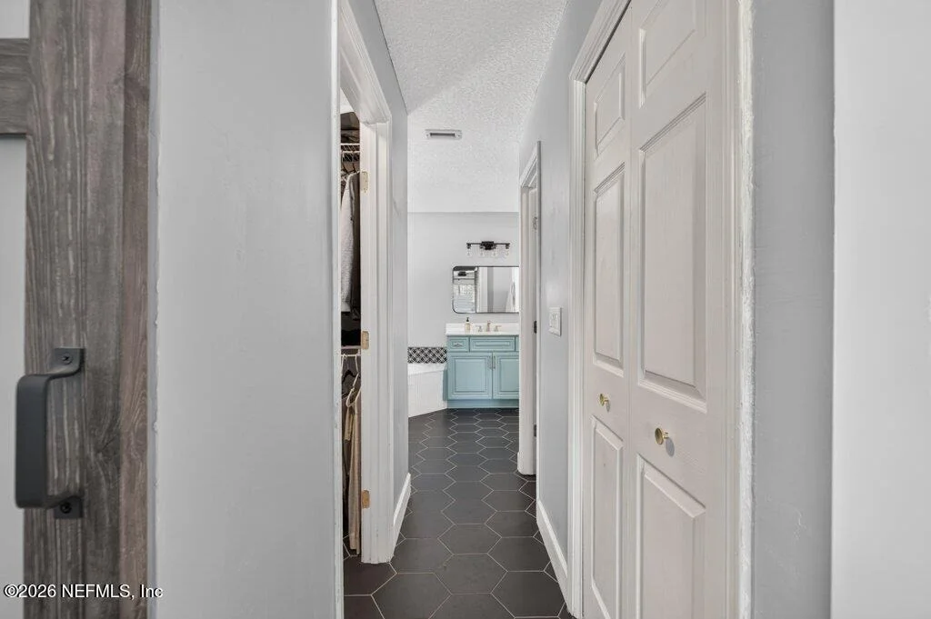 Photo of 385 LOLLY Lane