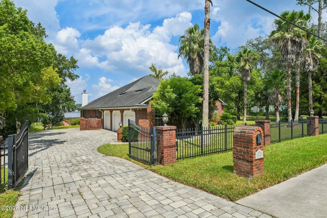 Photo of 3425 TROUT RIVER Boulevard