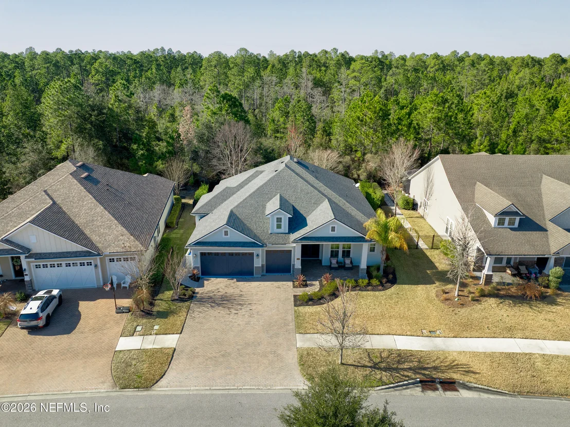 Photo of 447 GLENNEYRE Circle