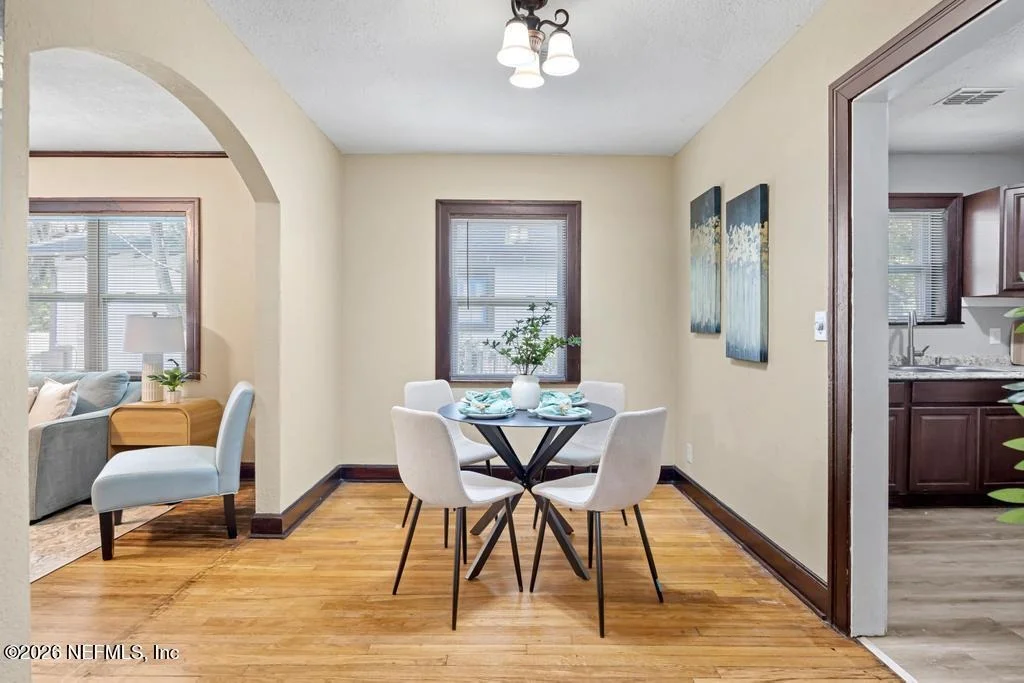Photo of 2550 SUMMIT Street