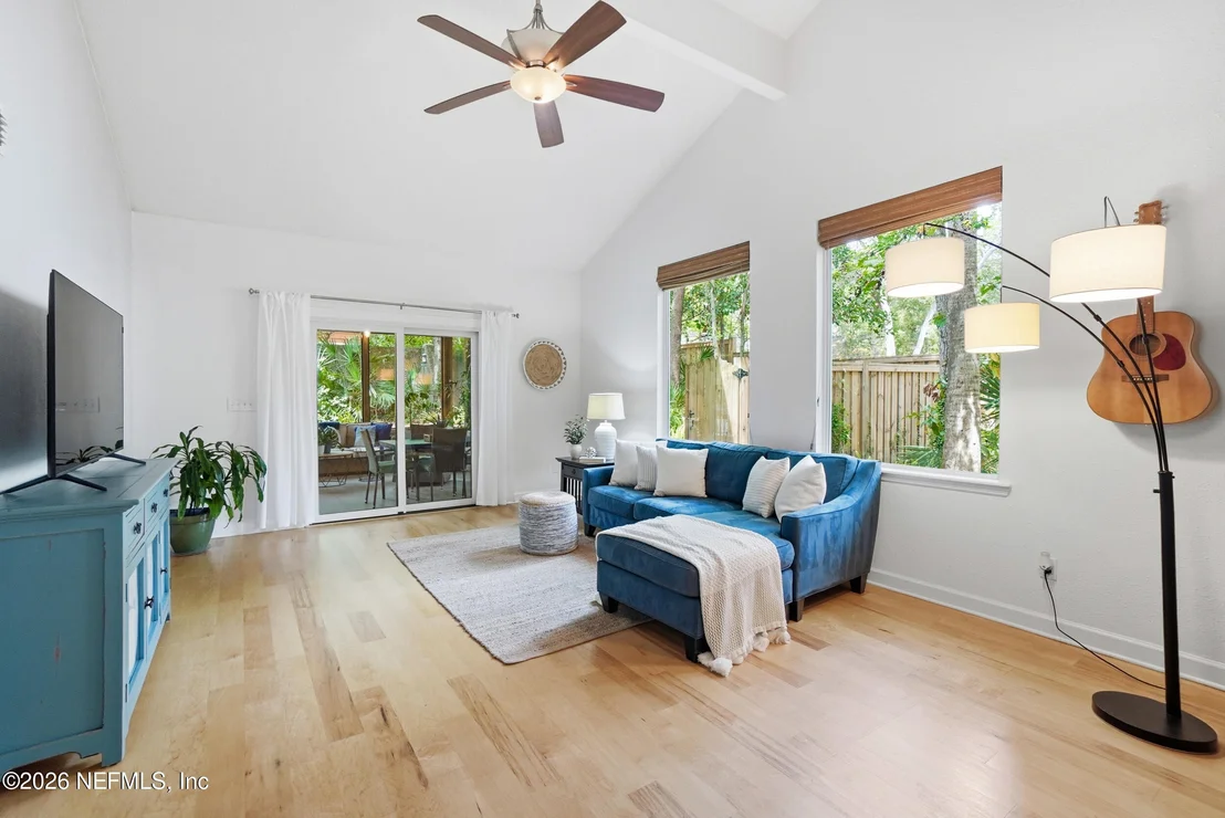 Photo of 1852 HICKORY Lane