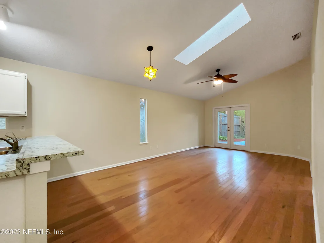 Photo of 85 NAUGATUCK Drive