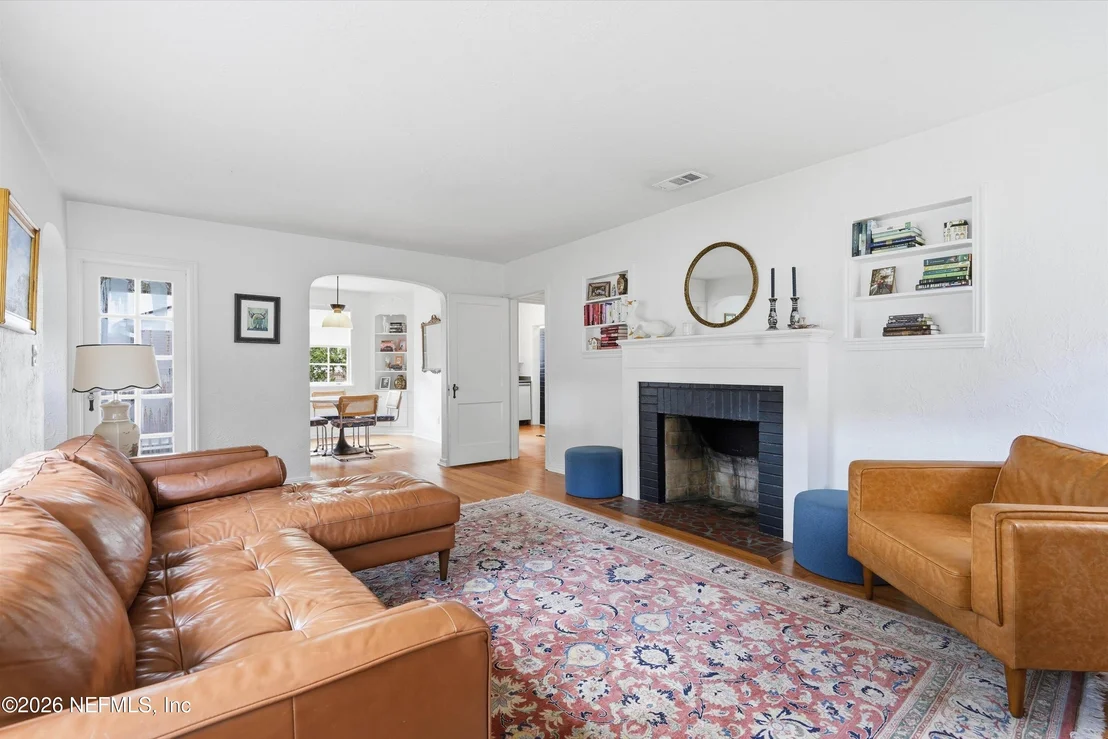 Photo of 1642 PERSHING Road